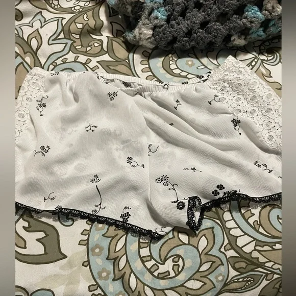 NWOT pajama set (size medium) - Picture 5 of 6